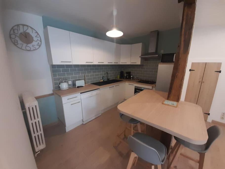 Maison De Rue: Auch Buitenkant foto