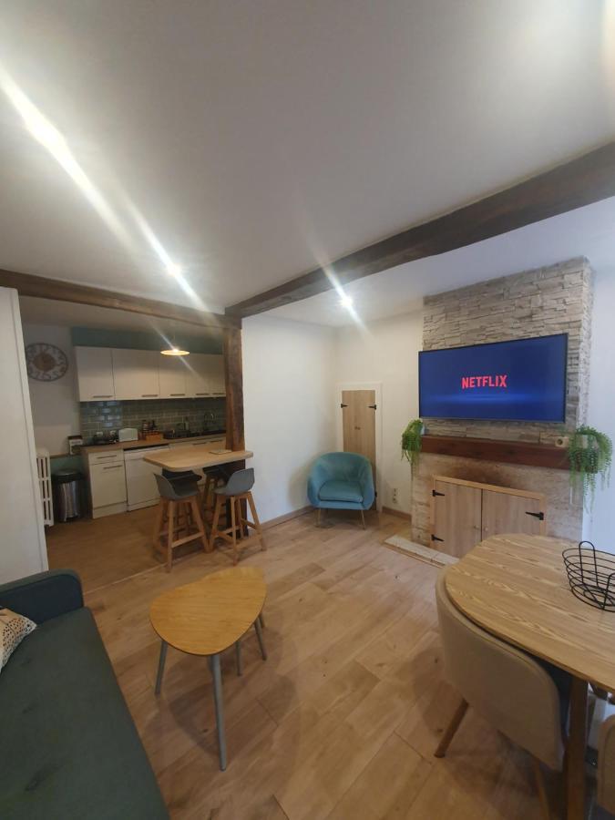 Maison De Rue: Auch Buitenkant foto