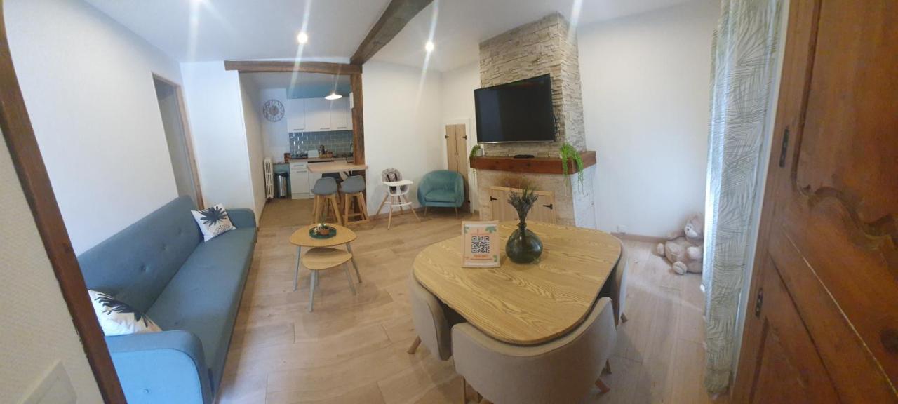 Maison De Rue: Auch Buitenkant foto